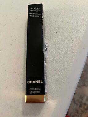 CHANEL La Base Mascara Primer in Black with Gold Trim
New never used